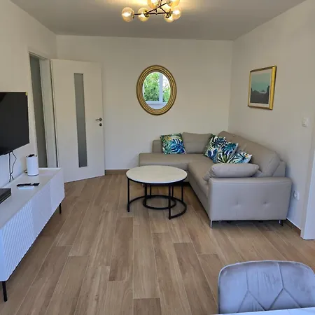 Apartment Dado